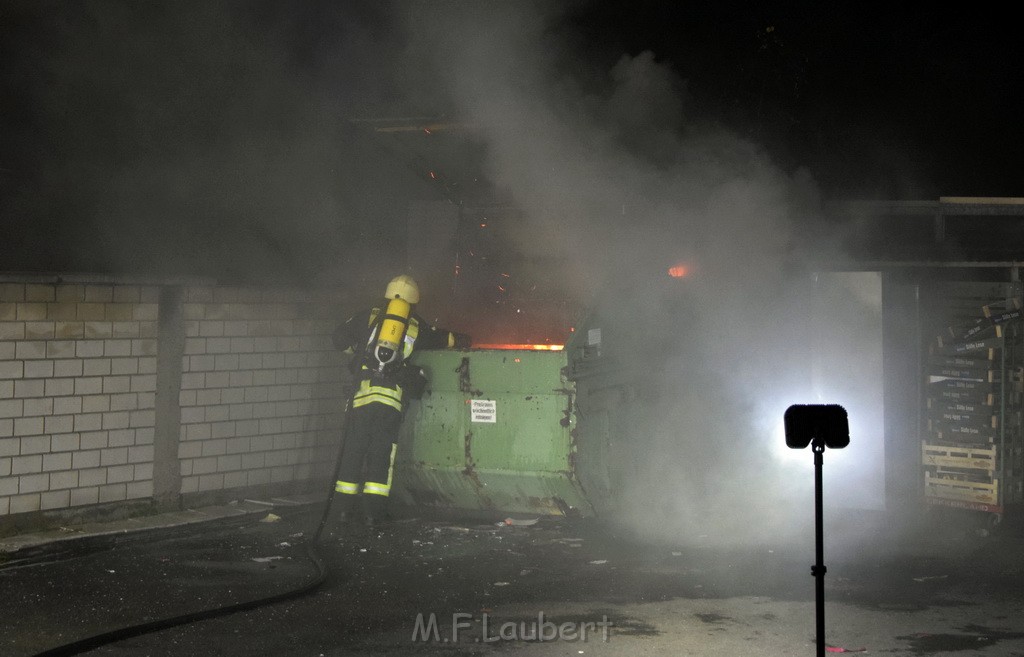 Feuer Papp Presscontainer Koeln Hoehenberg Bochumerstr P059.JPG - Miklos Laubert